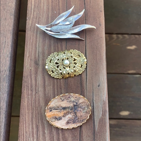 Vintage Pin from 1970 - Picture 4 of 4